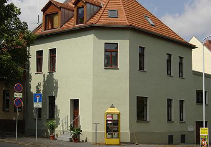 Das Bild zeigt den Eingang der Ferienwohnungen Dasbach